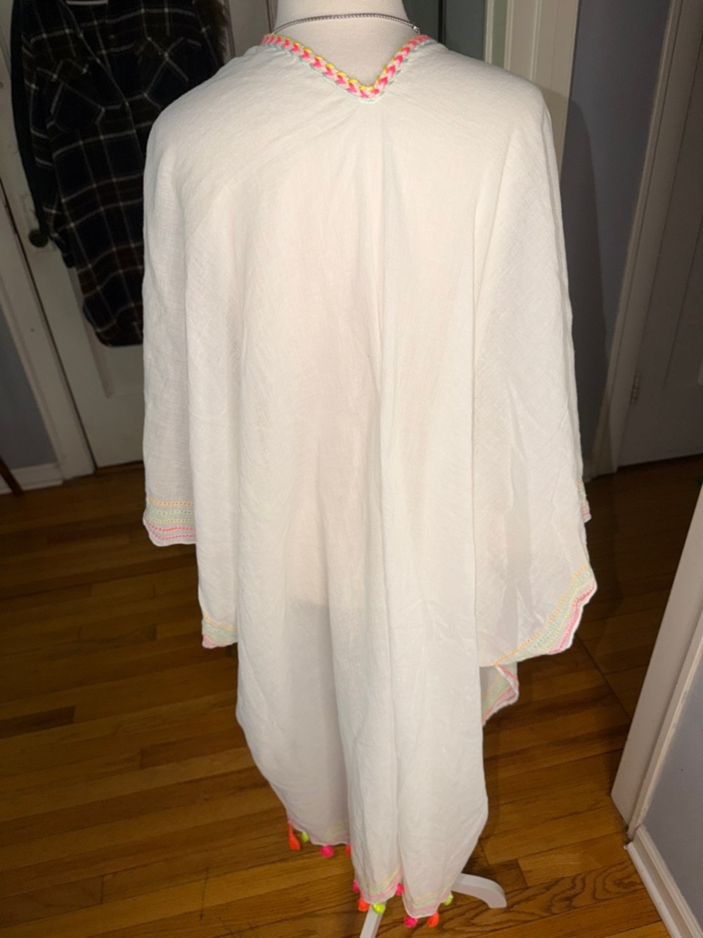 100% Cotton White Heart-Trim Sarong Coverup - Women's Beach Wrap - Picture 6 of 8